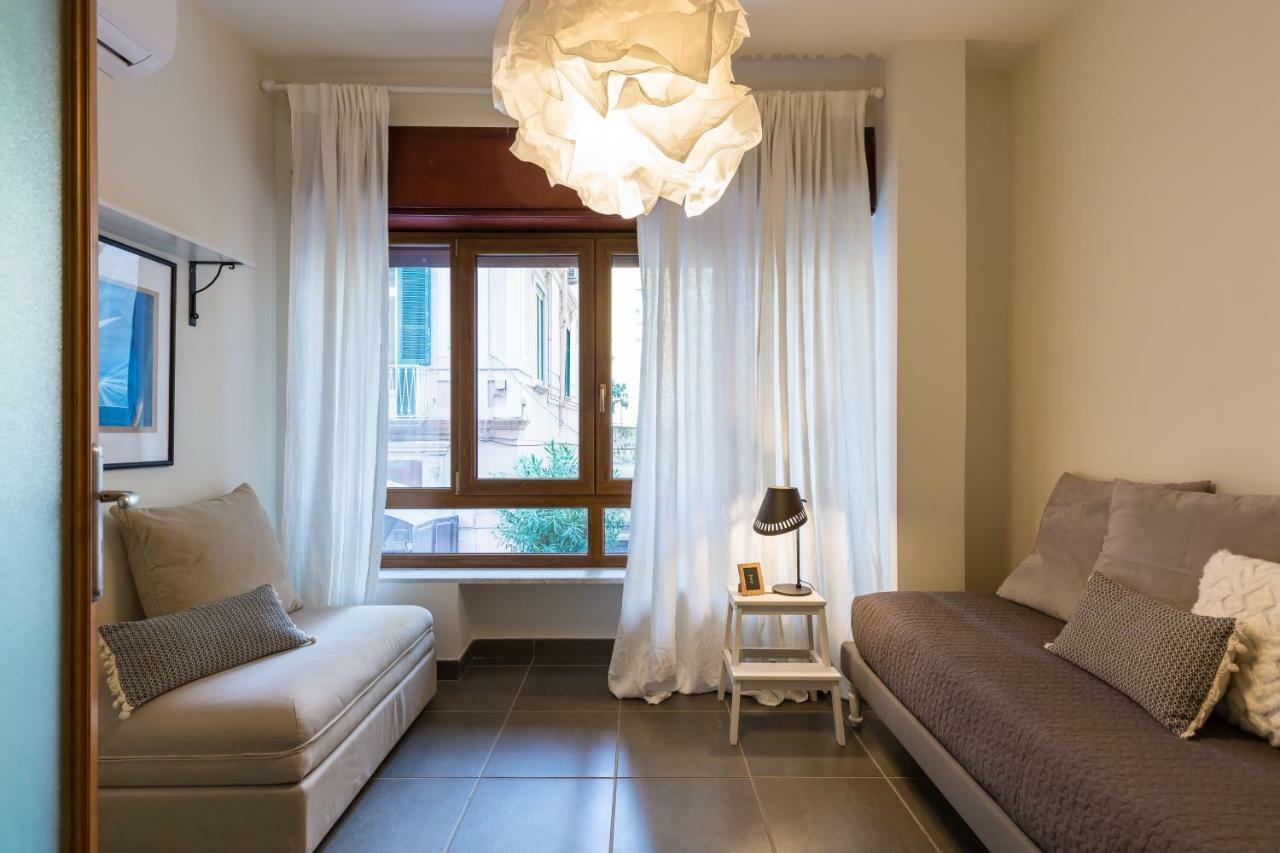 Starhost - Casa Del Capitano Appartement Salerno Buitenkant foto
